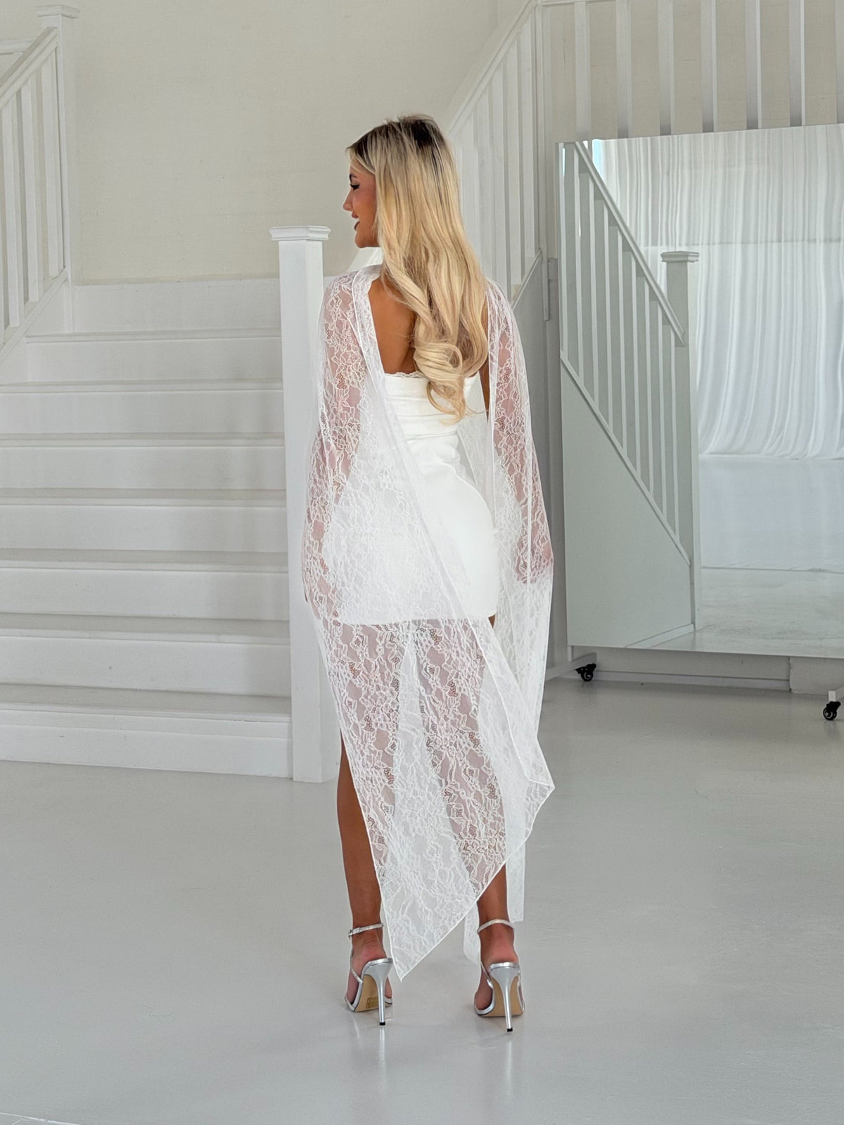 WHITE LACE MINI & SCARF
